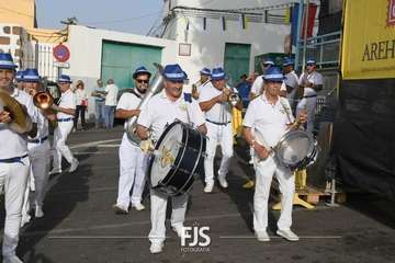 Lomo Magullo abraza la vida con la escultura homenaje a la Traída del Agua/Francisco Javier Santana y TA.